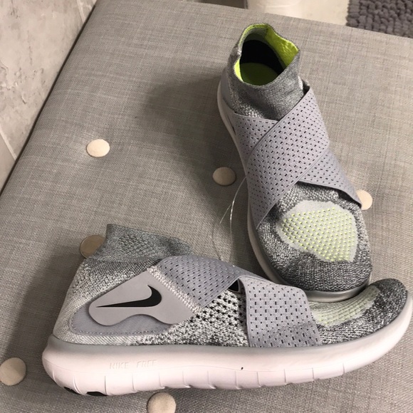 Nike Women's Free Rn Motion FK 2017 Running Shoe - Picture 2 of 8